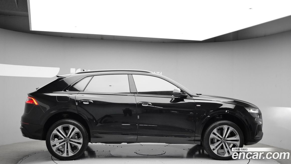 Audi Q8 55 TFSI Quattro Premium (11.2022)
