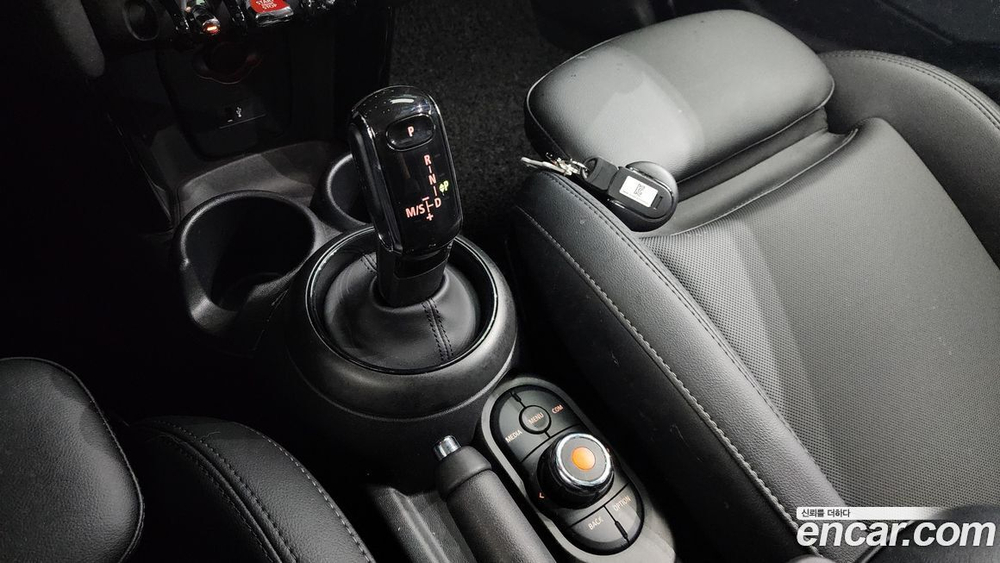 Mini Cooper 5 дверей Classic Plus Lunchpack (08.2021)
