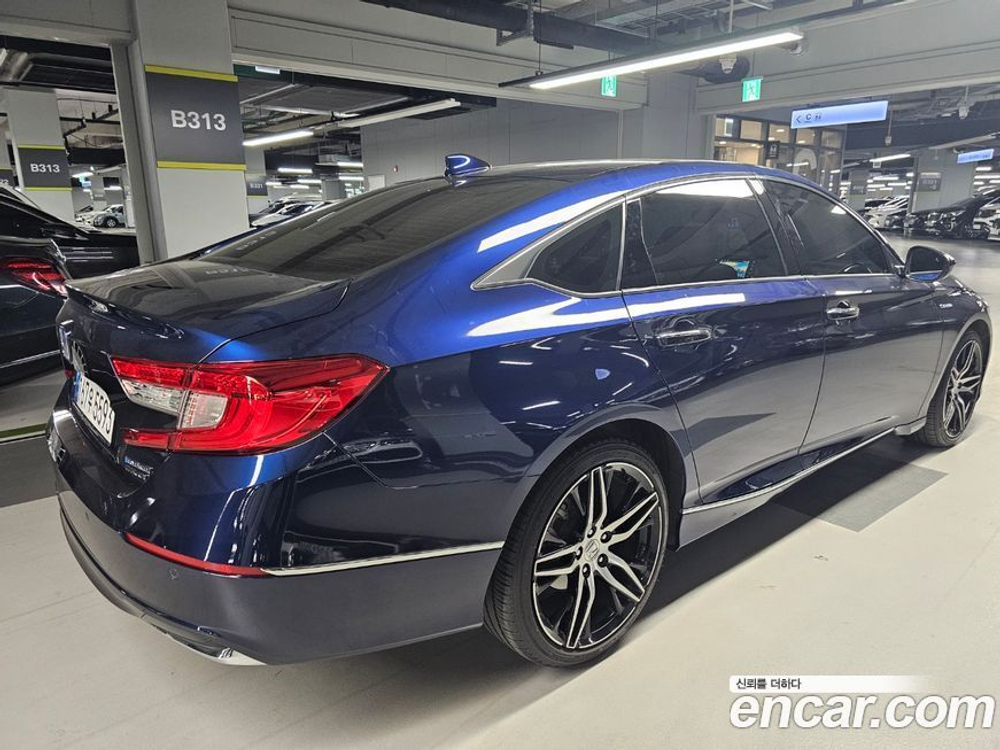 Honda Accord 10 Generation 2.0 Hybrid Touring (06.2021)