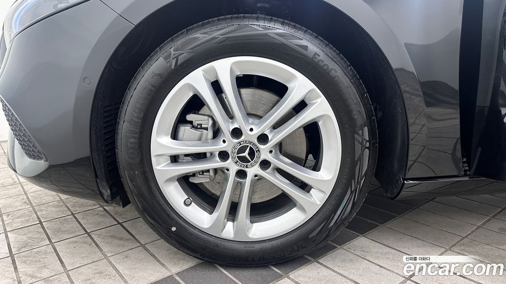 Mercedes-Benz A-Class W177 A220 Hatchback (02.2024)