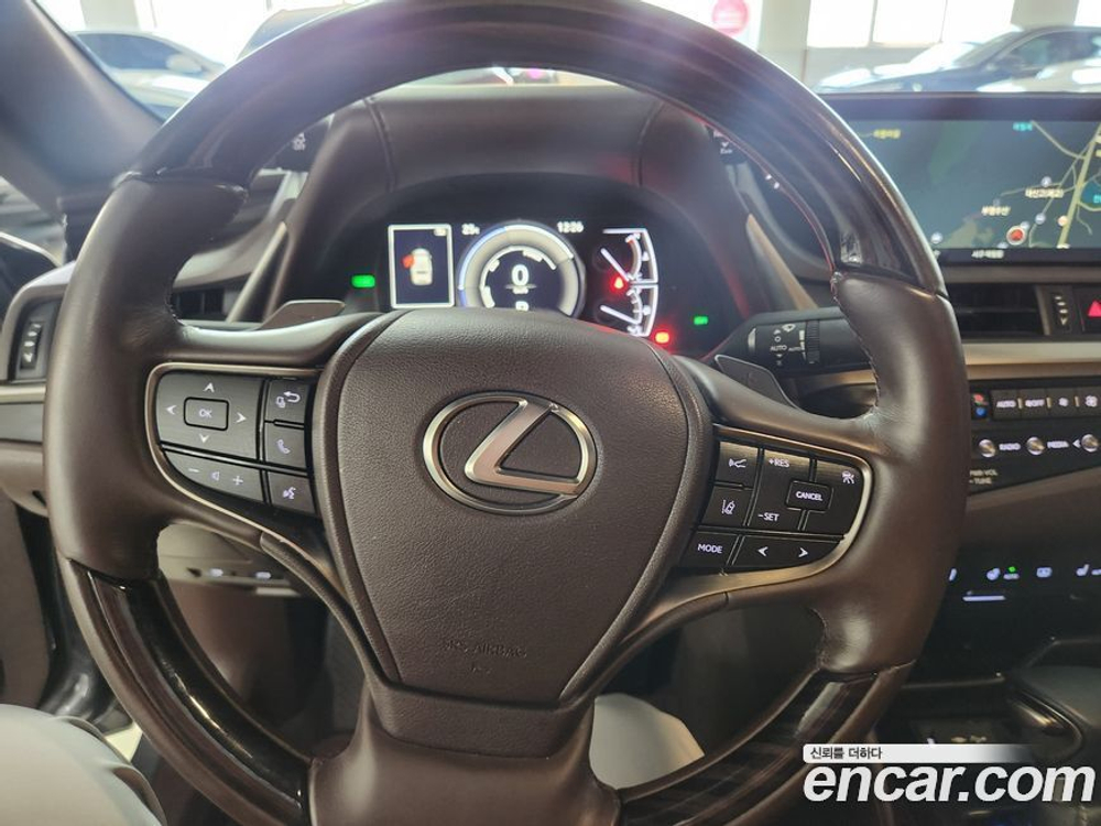Lexus ES300h 7 Generation Luxury Plus (03.2020)