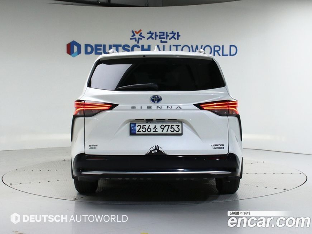 Toyota Sienna 4 Generation 2.5 Hybrid AWD (06.2021)