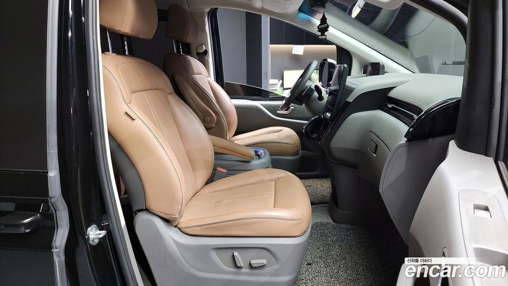 Hyundai Staria 라운지 7-и местный (10.2021)