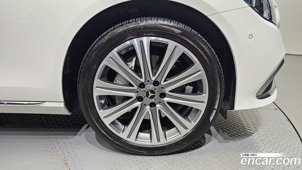 Mercedes-Benz E-Class W213 E350 4MATIC Exclusive (12.2022)