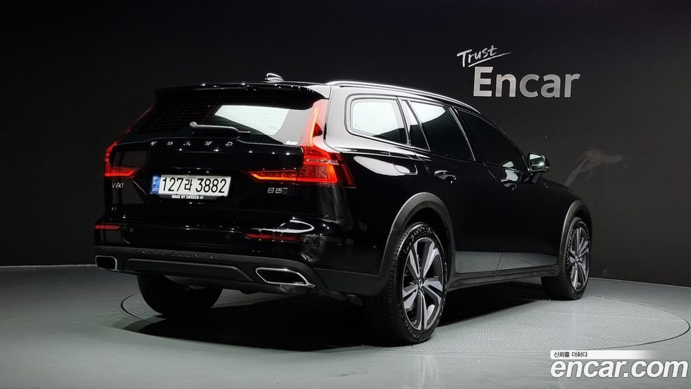 Volvo V60 Cross Country 2 Generation B5 Pro AWD (09.2020)