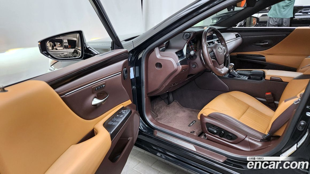 Lexus ES300h 7 Generation Luxury Plus (04.2020)