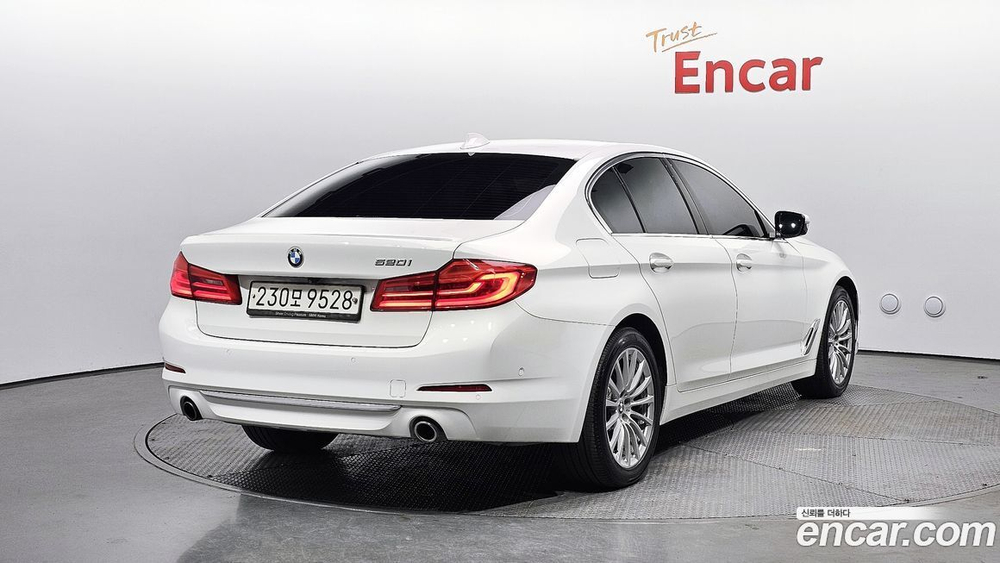 BMW 5 Series (G30) 520i Luxury (09.2019)