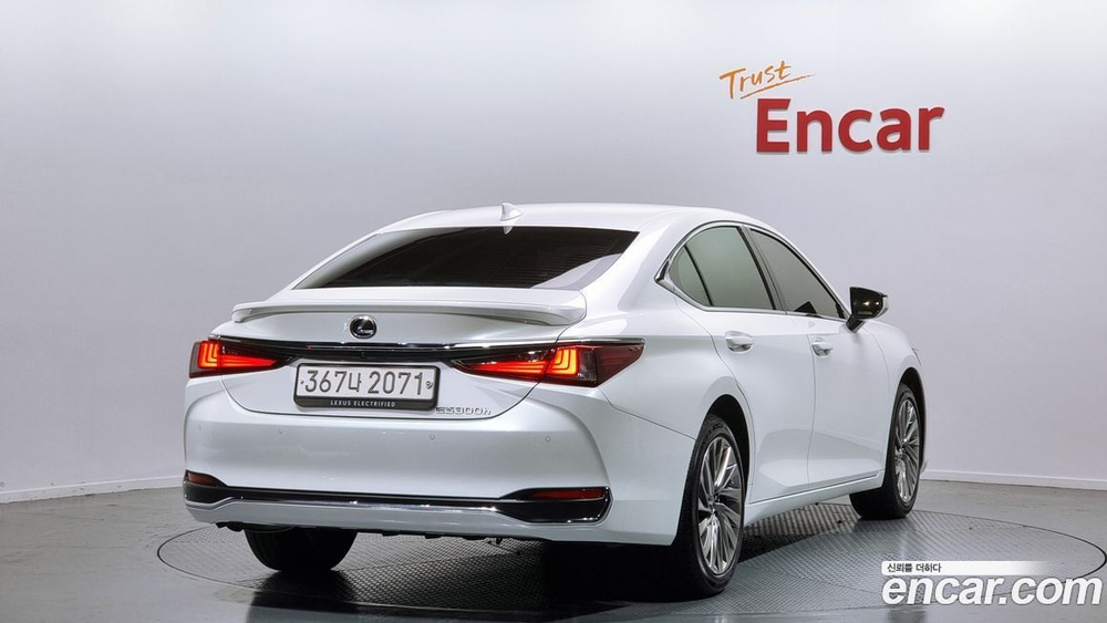 Lexus ES300h 7 Generation Luxury Plus (01.2024)