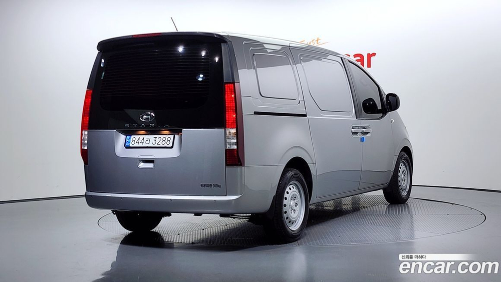 Hyundai Staria Cargo 3-х местный (09.2022)