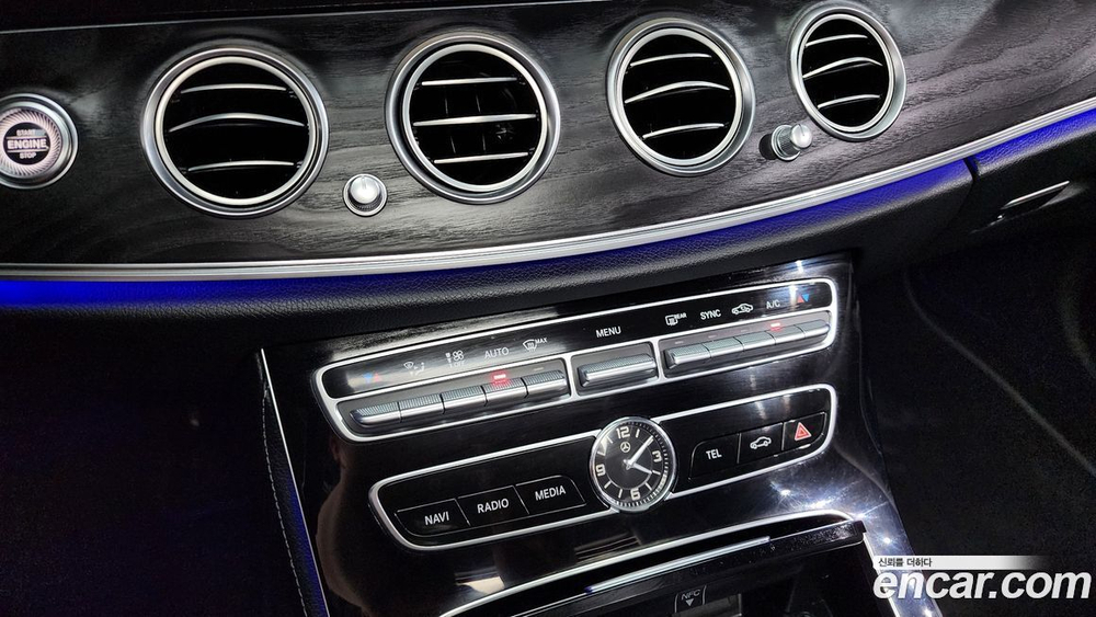 Mercedes-Benz E-Class W213 E220d Avangarde (10.2019)
