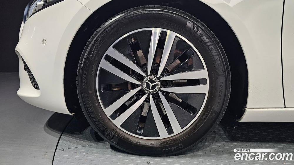 Mercedes-Benz A-Class W177 A220 Hatchback (01.2021)
