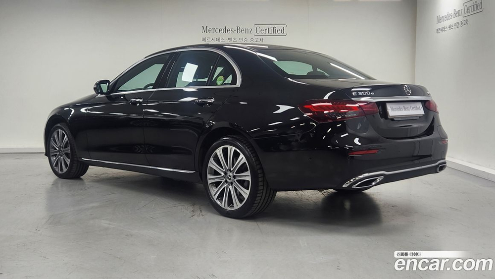 Mercedes-Benz E-Class W213 E300e 4MATIC Exclusive (12.2022)