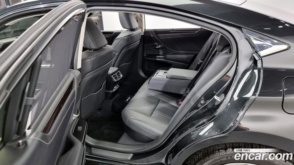 Lexus ES300h 7 Generation Executive (05.2021)