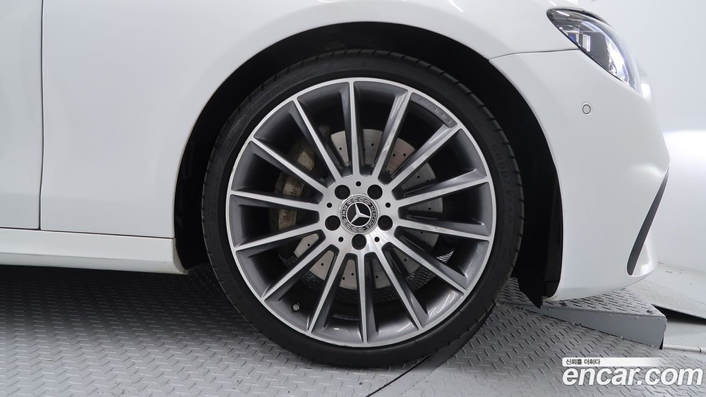 Mercedes-Benz E-Class W213 E350 4MATIC AMG Line (09.2022)