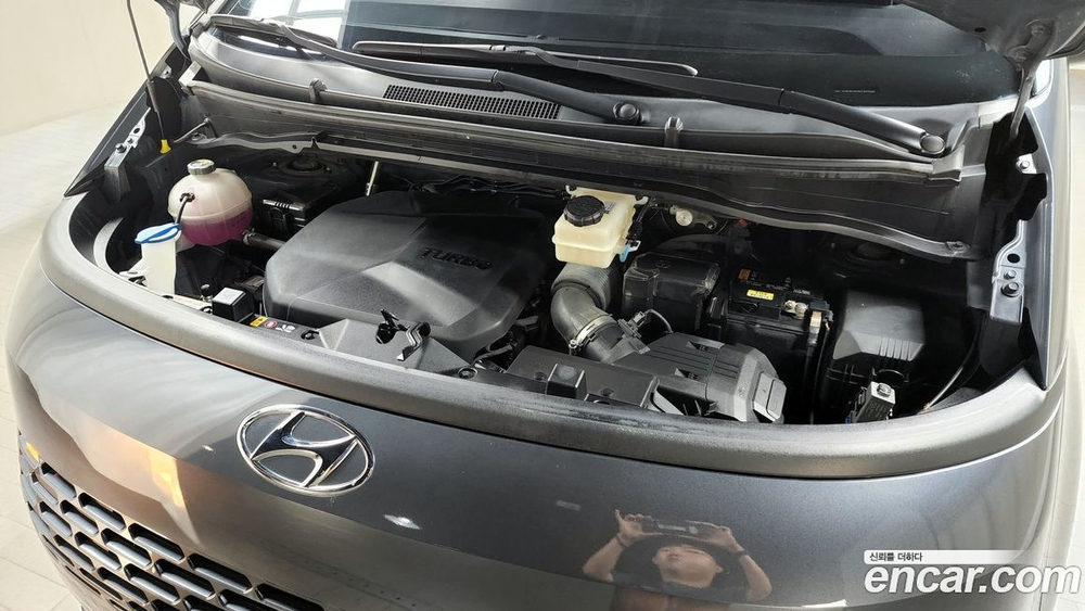 Hyundai Staria Cargo 3-х местный (05.2021)