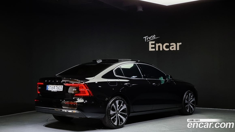 Volvo S60 3 Generation B5 Ultimate Bright (12.2022)