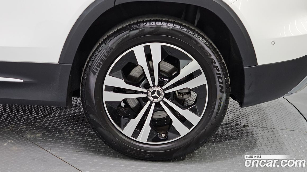 Mercedes-Benz GLB-Class X247 GLB200 d (04.2023)