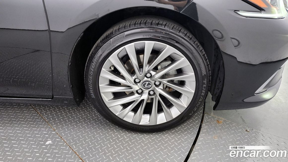 Lexus ES300h 7 Generation Executive (08.2020)