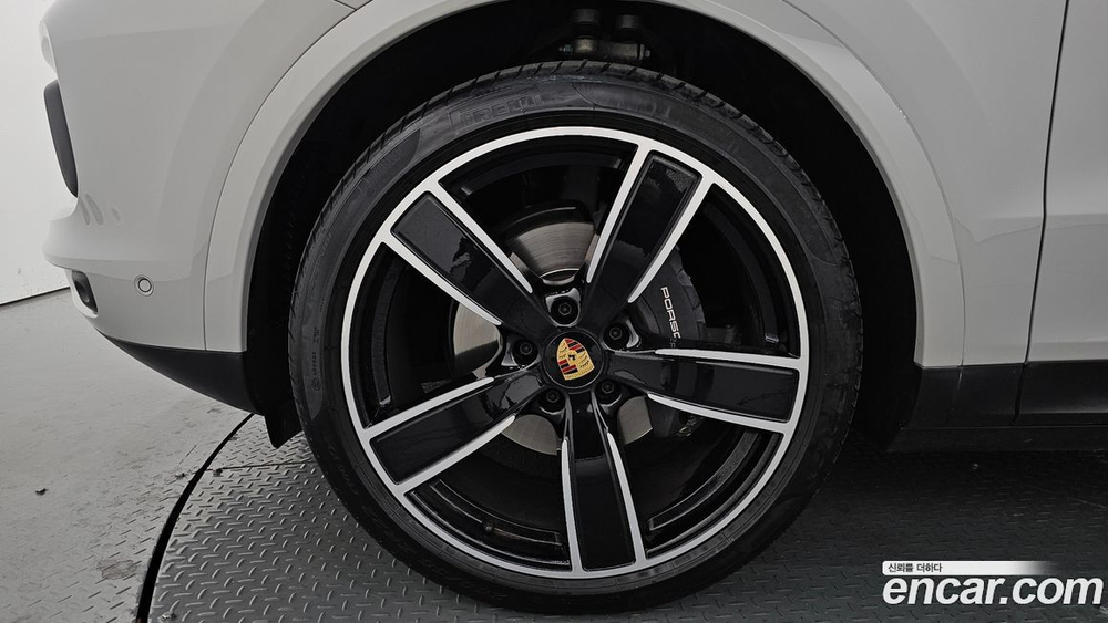 Porsche Cayenne (PO536) 3.0 Coupe Platinum Editions (05.2023)