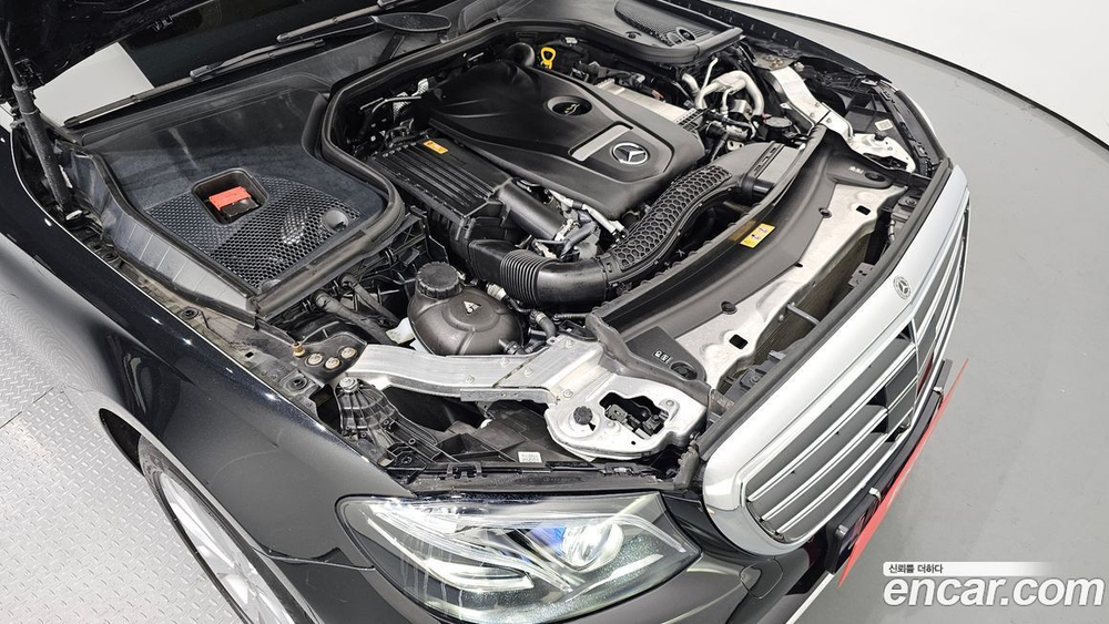 Mercedes-Benz E-Class W213 E300 4MATIC Exclusive (10.2020)
