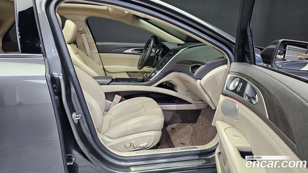 Lincoln New MKZ Hybrid (09.2020)