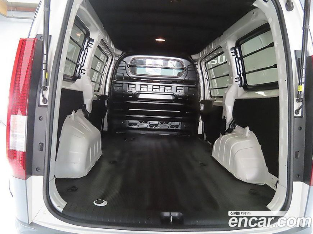 Hyundai Staria Cargo 3-х местный (07.2022)