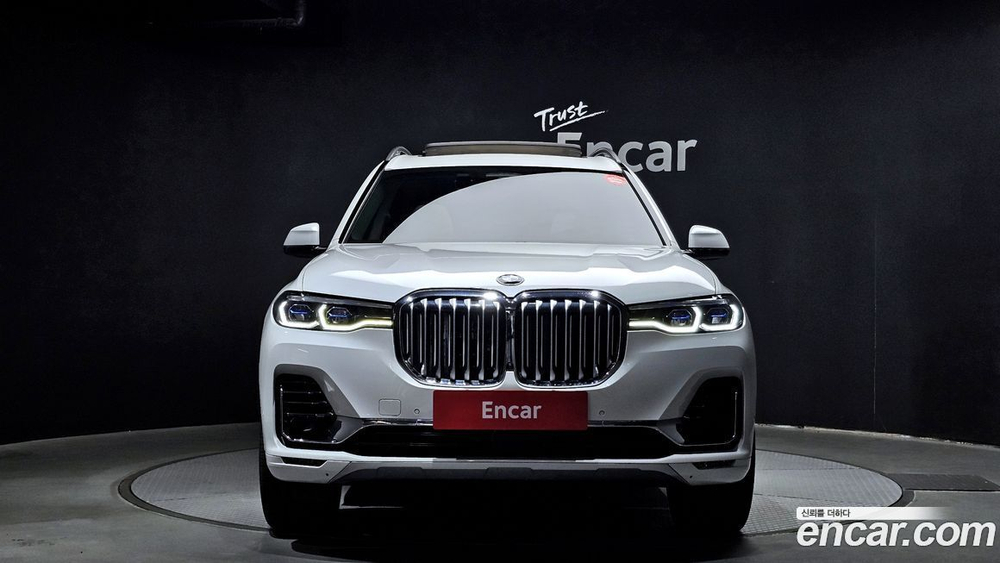 BMW X7 (G07) xDrive 40i Design Pure Excellence 7-и местный (08.2021)