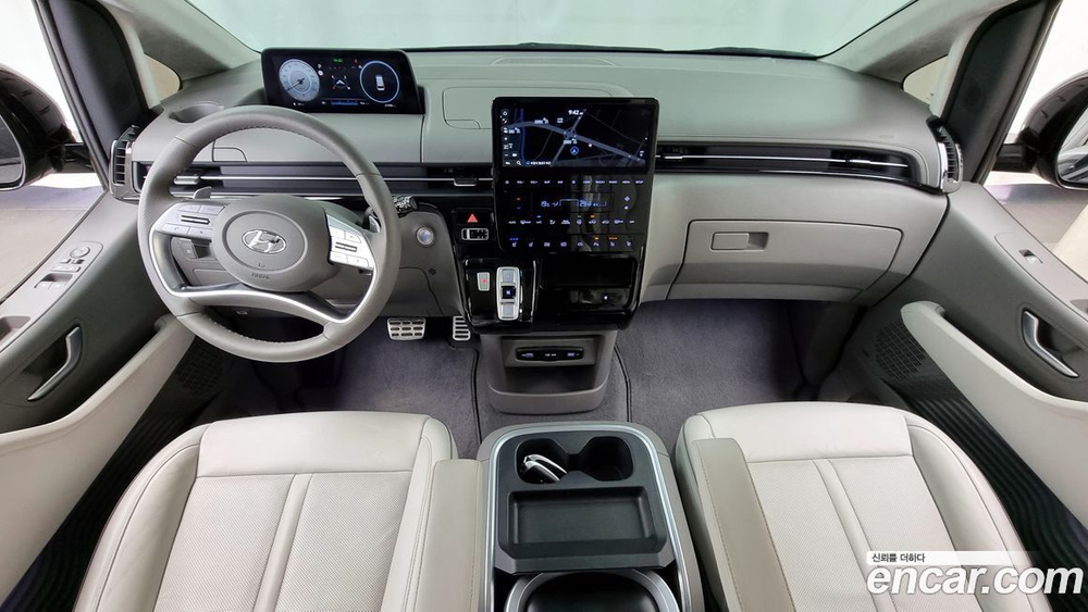 Hyundai Staria 4WD 라운지 9-и местный (11.2022)