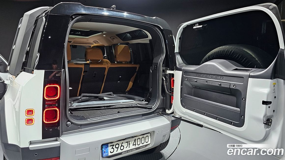Land Rover Defender (L663) 110 D300 HSE (11.2022)