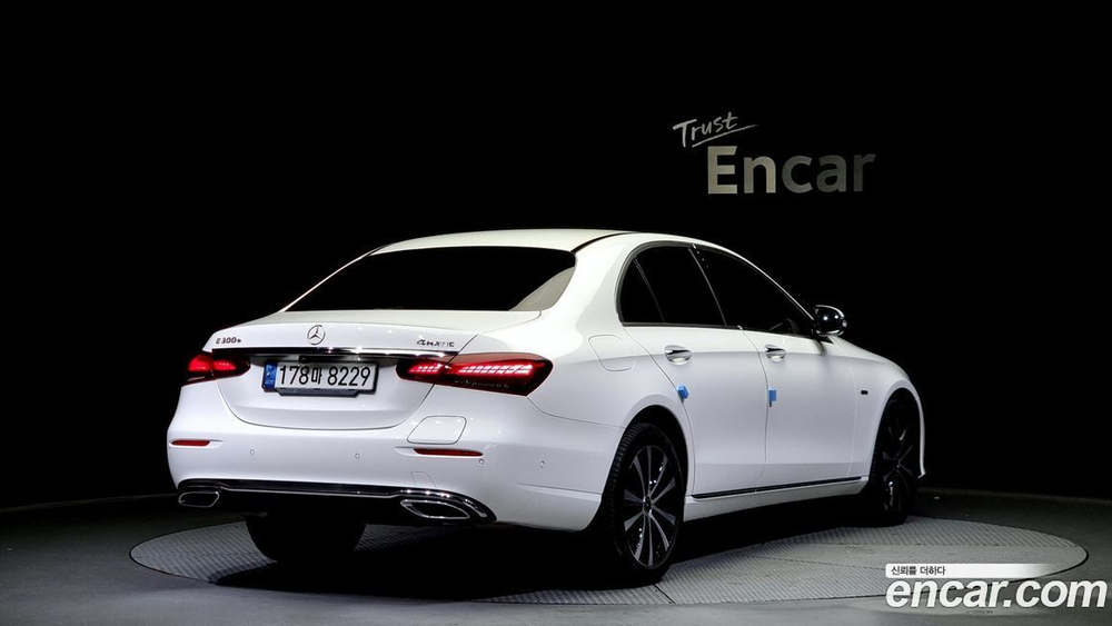 Mercedes-Benz E-Class W213 E300e 4MATIC Exclusive (12.2020)