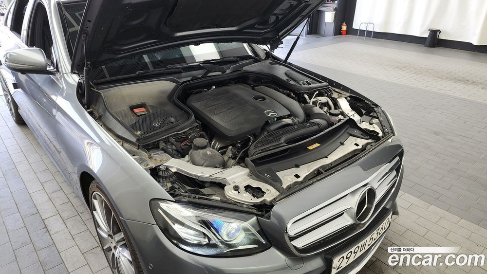 Mercedes-Benz E-Class W213 E350 4MATIC AMG Line (09.2019)