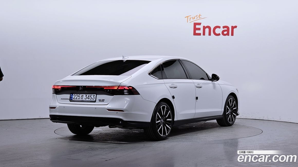 Honda Accord 11 Generation 2.0 Hybrid Touring (12.2023)