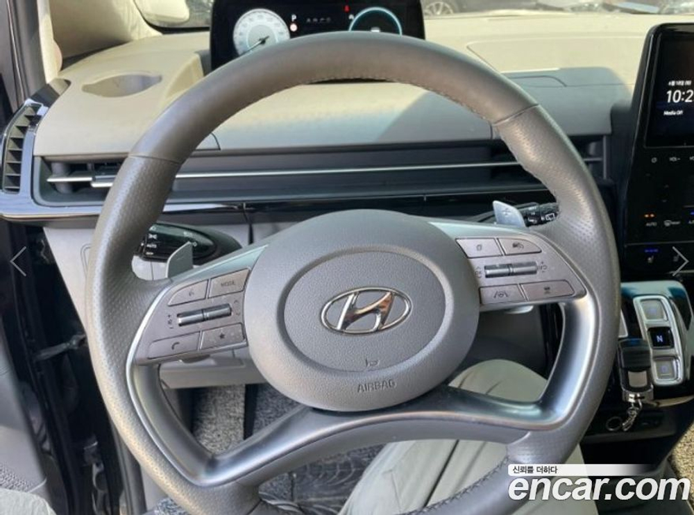 Hyundai Staria 4WD Lounge 7-и местный (06.2021)