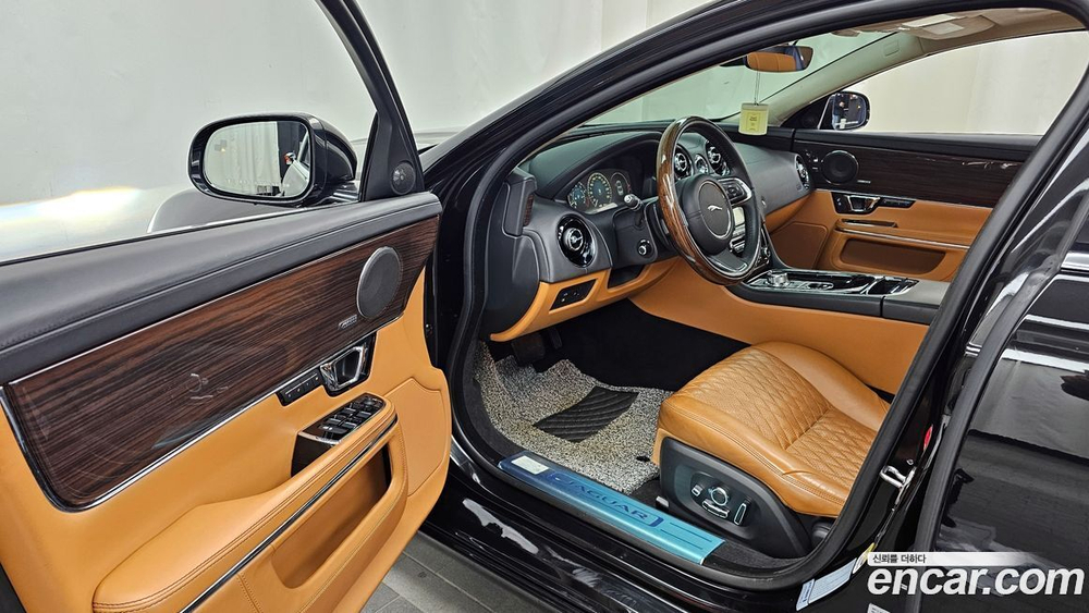 Jaguar All New XJ 3.0 SC AWD Portfolio LWB (08.2019)
