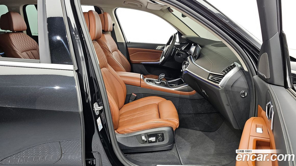 BMW X7 (G07) xDrive 40i Design Pure Excellence 6-и местный (05.2022)