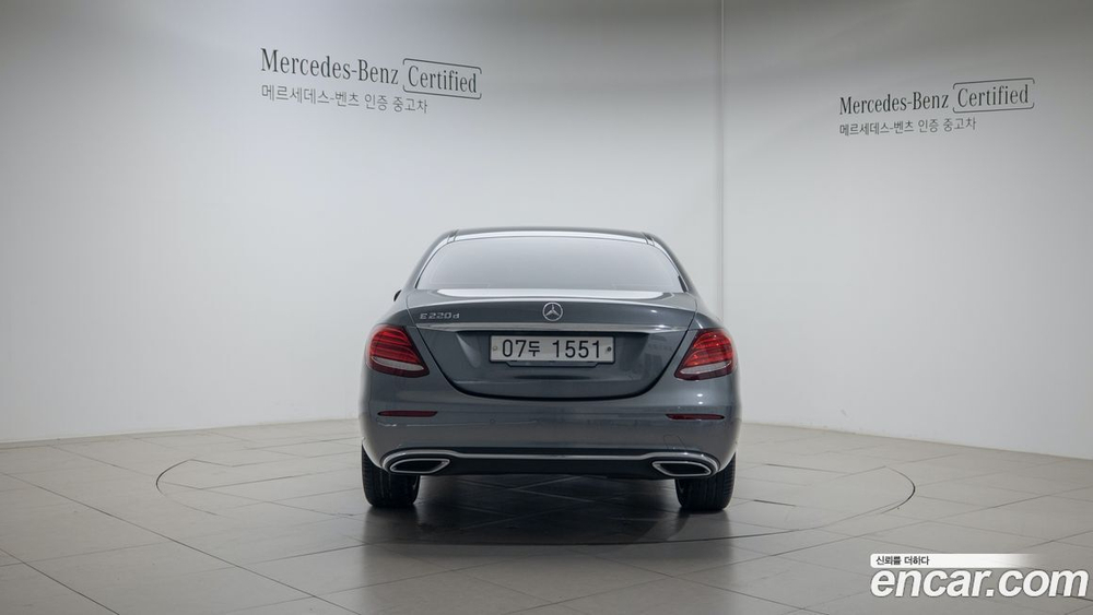 Mercedes-Benz E-Class W213 E220d Exclusive (08.2019)