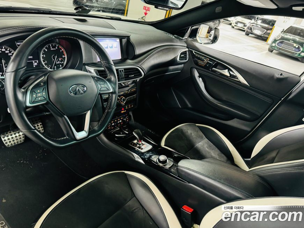 Infiniti Q30 2.0 Essential (09.2019)