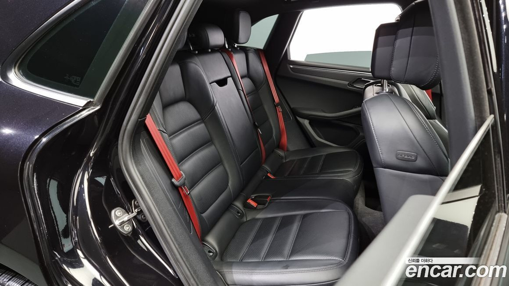 Porsche Macan 2.0 (03.2021)