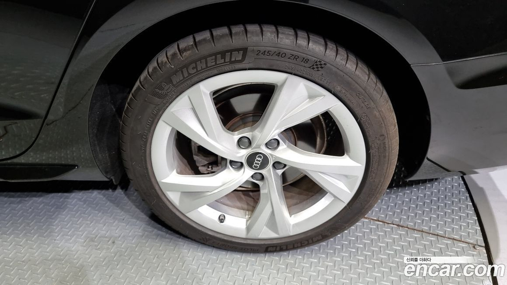 Audi A4 (B9) 35 TDI Premium (05.2022)