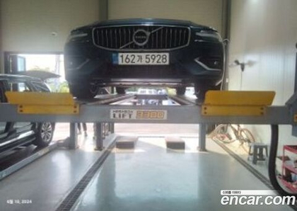 Volvo S60 3 Generation B5 Inscription (02.2021)