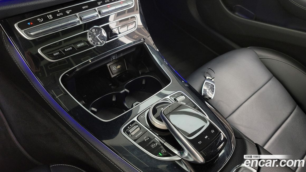 Mercedes-Benz E-Class W213 E220d Avangarde (08.2020)