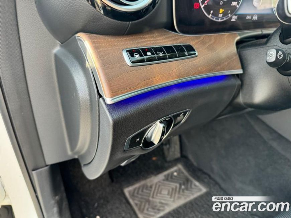 Mercedes-Benz E-Class W213 E300e 4MATIC Exclusive (09.2020)