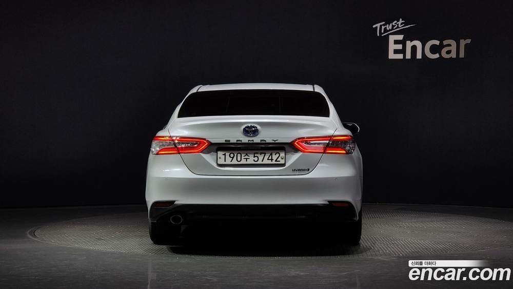 Toyota Camry (XV70) 2.5 XLE Hybrid (08.2019)