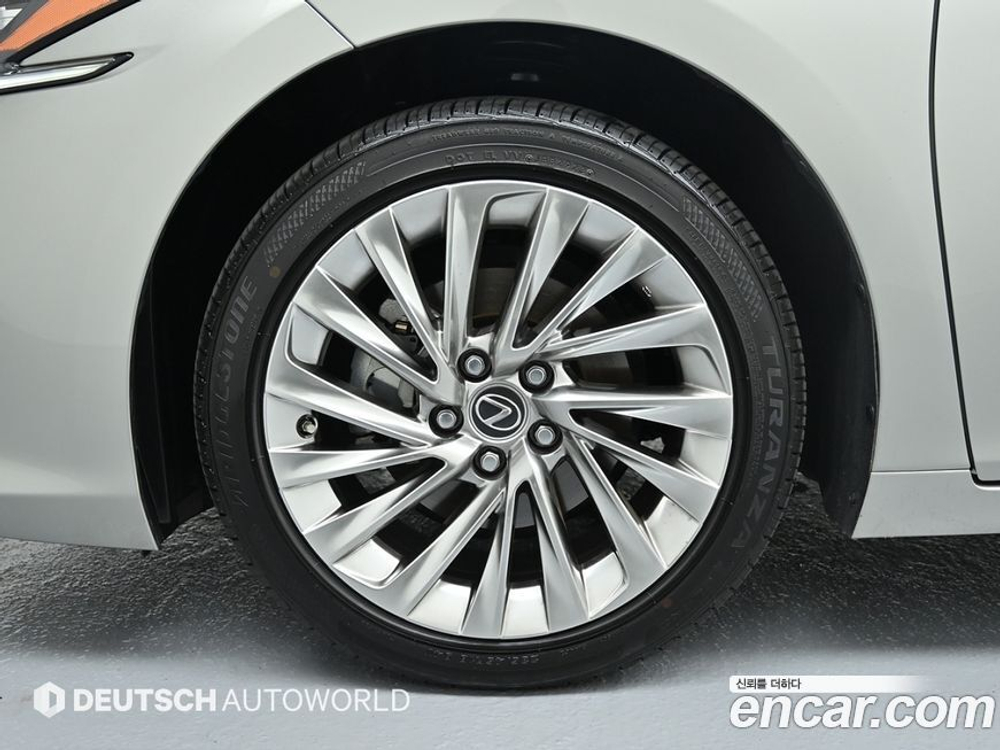 Lexus ES300h 7 Generation Executive (08.2023)