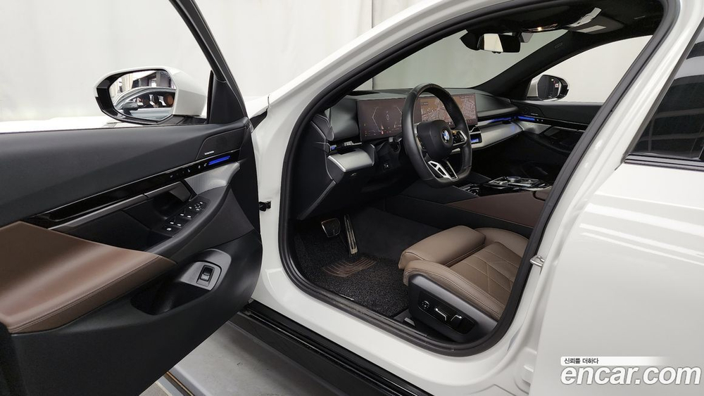 BMW 5 Series (G60) 520i M Sports (12.2023)