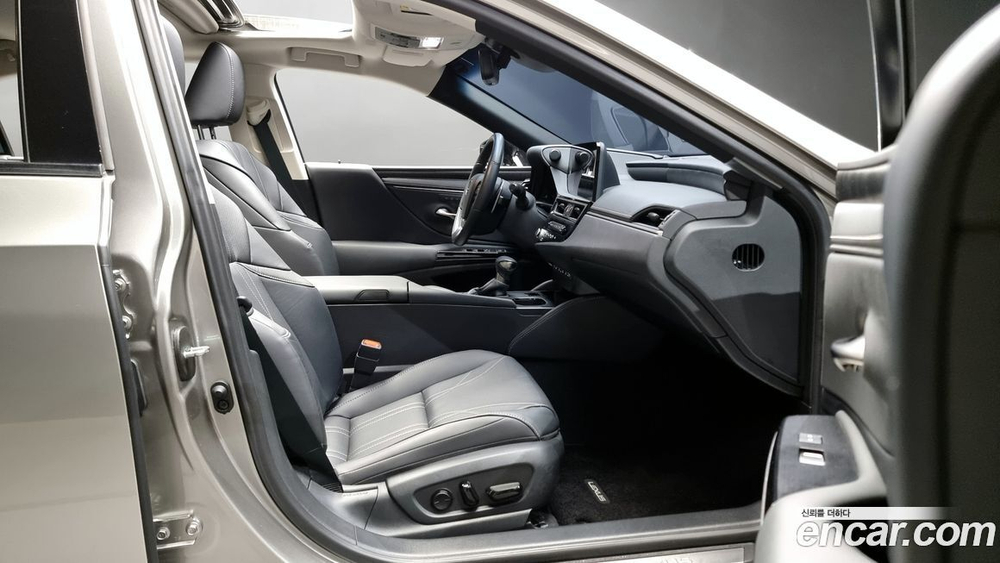 Lexus ES300h 7 Generation Luxury Plus (09.2022)