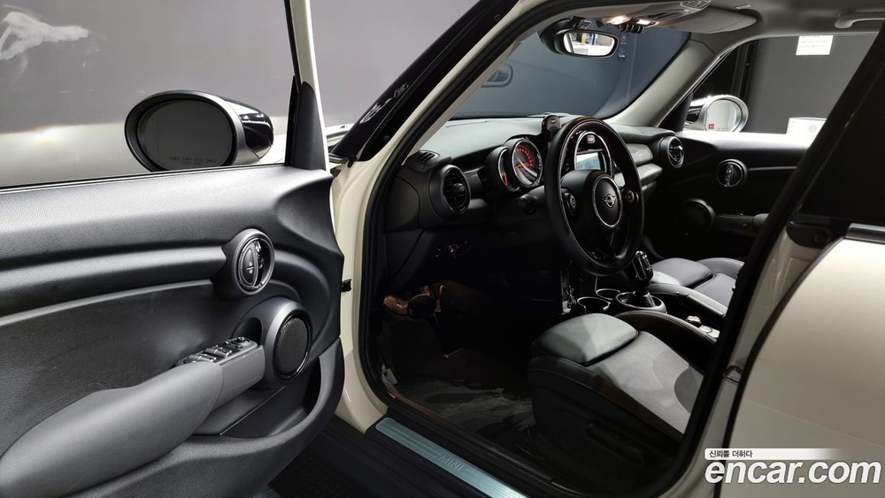 Mini Cooper 5 дверей Basic (03.2020)