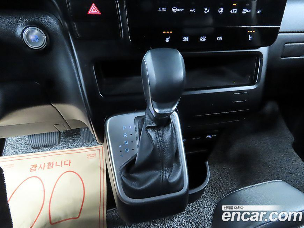 Hyundai Staria Cargo 3-х местный (12.2022)