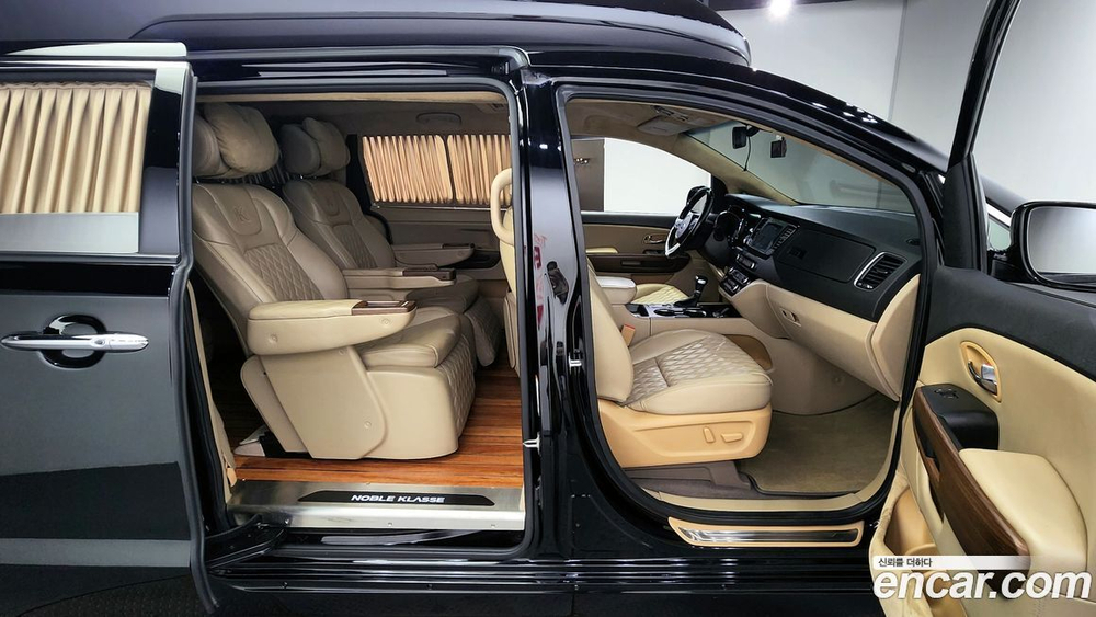 Kia The New Carnival (Sedona) Бензин 9-и местный 하이리무진(특장업체) (12.2019)
