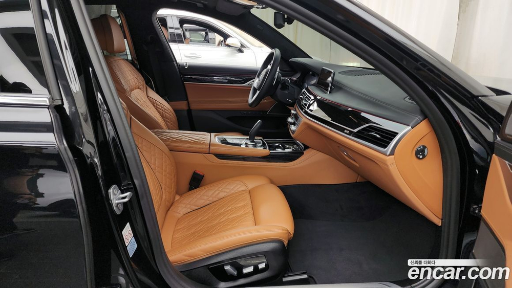 BMW 7 Series (G11) 740Li xDrive M Sports (12.2020)